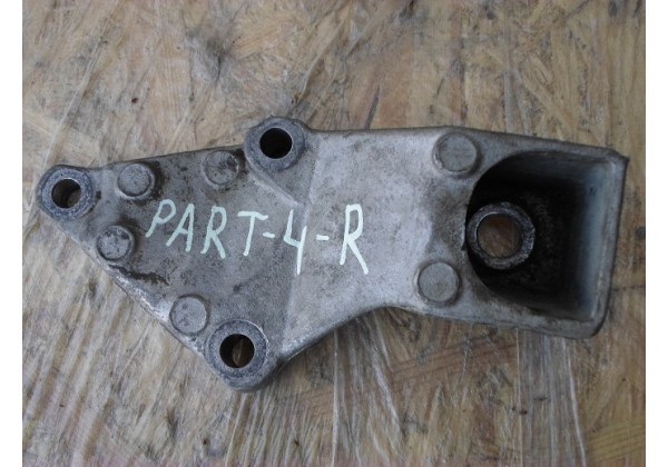 Кронштейн двигуна правий верхній Partner, Berlingo, Xsara 1.9 d, DW8, 9636759680, 9645967880